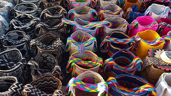 Marché sacs mochilas wayuu