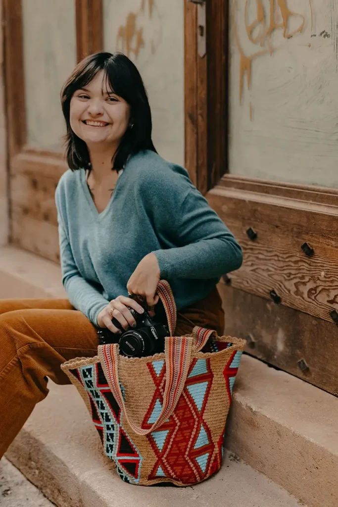 Grand panier, tissé à la main par des tisserandes de la communauté indigène Wayuu en Colombie. Sac issu de la slow-fashion et d'une mode éthique et durable.