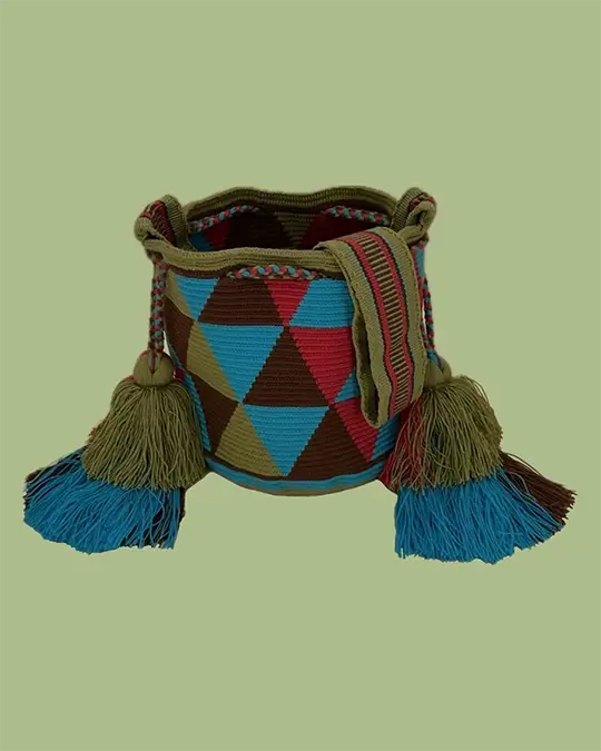 Petit Sac à bandoulière, tissé à la main par des tisserandes de la communauté indigène Wayuu en Colombie. Tous les modèles sont uniques et issus de la slow-fashion.