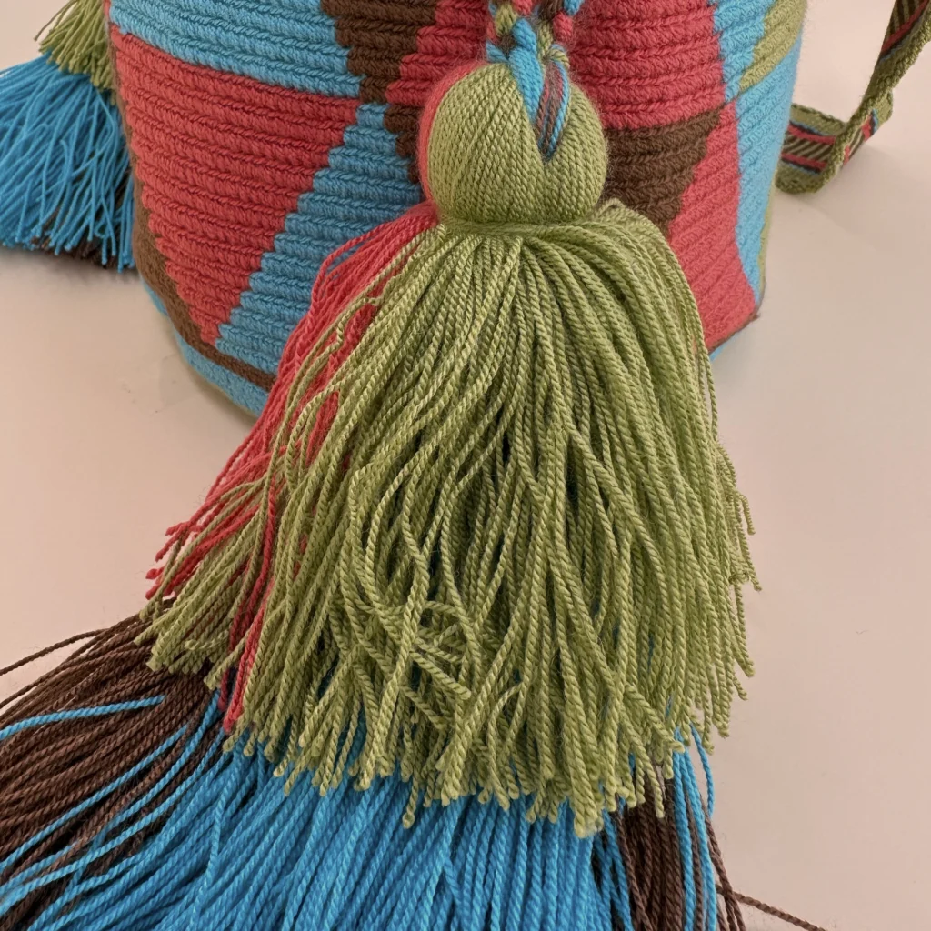 Sac à bandoulière, modèle unique. Confectionné par des tisserandes de la communauté Wayuu en Colombie. Slow Fashion